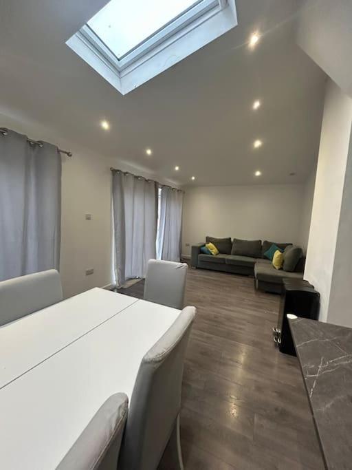 Your Manga House Near Coop Live Ethihad Appartement